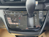 タッチパネル感覚のオシャレなエアコンスイッチ☆操作もカンタンで使いやすい♪