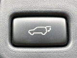 【パワーバックドア】スマートキーや運転席のボタンを押すだけでリアゲートが自動で開閉します!荷物を持っている時や、高い位置にあるバックドアを閉める際に便利な機能です♪