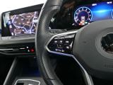 設定したスピードを上限に自動で加減速をし、一定の車間距離を保つ事で長距離運転の疲労を軽減する【ACC】が装備。