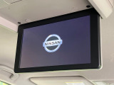 【フリップダウンモニター】大画面モニターで後席でもエンタメをお楽しみいただけます。小さなお子様にも大人気の装備です♪