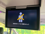 【純正12型後席モニター】家族や友人とお出かけする機会が多い方に大人気の後席モニターを装備!見やすい位置に画面がありテレビやDVDの視聴も快適!友達もお子様も、後席にしか乗らなくなるかも??