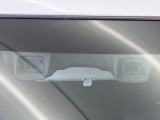 【スズキ セーフティサポート】走行中に前方の車両等を認識し、衝突しそうな時は警報とブレーキで衝突回避と被害軽減をアシスト。より安全にドライブをお楽しみいただけます。