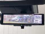 【インテリジェント ルームミラー】車両後方のカメラ映像をミラー面に映し出すので、車内の状況や、天候などに影響されずいつでもクリアな後方視界が得られます!