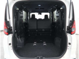 【トランクルーム】荷室の広さも十分です!シートアレンジでシートを畳めば長い荷物だって積めますね。シートアレンジの操作方法など、お気軽にご相談下さい。