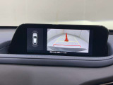 バックカメラ付き、後方視界も確保されており安心して駐車できます。