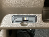 ハンドルの左下にETCがついています。高速道路の料金所の通過も楽々です。 カードの取り出しもしやすい場所についています。
