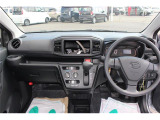 前席全体 目線も高く広い視界で安心して運転することができますね!