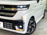 【LEDヘッドライト】悪天候や夜間走行時も良好な視界を確保し安心して運転できる高輝度LEDヘッドライトを装備!点灯速度が早く、消費電力も抑えられています。