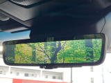 【デジタルインナーミラー】後席の大きな荷物や同乗者で後方が確認しづらい時でも安心!カメラが撮影した車両後方の映像をルームミラー内に表示。クリアな視界で状況の確認が可能です!