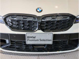 ☆BMWの代名詞とも言える【キドニーグリル】一目見ただけでBMW車であると認識できる確固たるアイコンとして存在感を放ちます☆