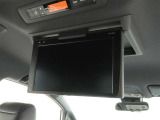 トヨタ純正12.1型後席ディスプレイを装備しております。