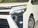 【LEDヘッドライト】悪天候や夜間走行時も良好な視界を確保し安心して運転できる高輝度LEDヘッドライトを装備!点灯速度が早く、消費電力も抑えられています。