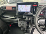 チルトステアリング ●シフトノブ 本革巻 ●運転席バニティミラー(チケットホルダー付) ●助手席バニティミラー(チケットホルダー付)