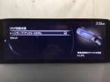 ハンドル操作をアシストすることにより車線からの逸脱回避を支援します。