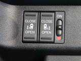 運転席からも操作できる両側パワースライドドア付きです。