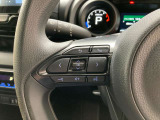 運転中、オーディオの操作をしてて、ハッとしたことはありませんか?ステアリングスイッチは、運転中でもハンドルでオーディオの操作が可能です。安全なドライブをサポートします。