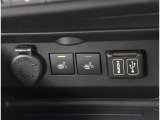 運転席 助手席には冬に便利なシートヒーター機能が装備されております!温度調整も2段階選択可能!よりドライブを快適にお過ごしいただけます!