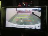 車両後方の映像を映すバックモニター。進路を確認しながら安全に車庫入れできます。