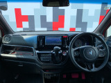 インパネ全体:視界が開けて前が見やすい設計です!安全に運転できます!