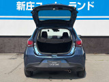 大きく開くリアゲートで荷物の出し入れも容易にできます。