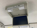 【リア席モニター】ナビゲーションで再生しているDVD等の映像を、後部座席の方にご覧いただくことができます。お子様にも大人気!