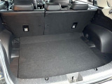 積み下ろしのしやすいデッキにはたっぷりと荷物を積み込んでいただけます。遊びから仕事まで、様々なシーンで頼れます♪