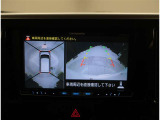 バックモニターで狭い場所や車庫入れもスイスイ、ラクラク! ですが、目視は忘れずにお願いします!