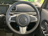 【スマートアシスト】走行中に前方の車両等を認識し、衝突しそうな時は警報とブレーキで衝突回避と被害軽減をアシスト。より安全にドライブをお楽しみいただけます。