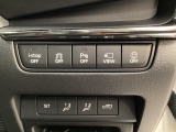 各種機能の切替スイッチは運転席パネル下に集約されています。任意で切り替え可能なため状況に合わせてお使いください。