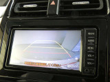車庫入れの強い味方。後退時の死角をチェックするために便利です。