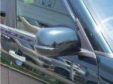 【ドアミラーウインカー】ドアミラーにウインカーを装備しています。対向車に自身の進行方向を合図し安全に運転できます。