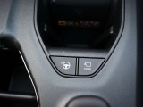 『1台』のお車に対して、3名体制で日々議論を重ね仕入れを行っております。