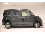 機動力を高める小回り性能。 細い路地に入る時やUターン時、車庫入れや縦列駐車時の取り回しがスムーズに行えます。