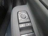 電動格納ミラー! スイッチひとつでミラーを畳めます。