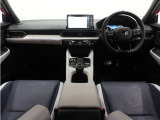 ◆視界広々で非常に運転しやすくロングドライブでも疲れを感じさせないすっきりとまとまったインパネ周りです。