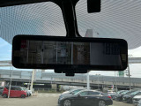 スマートルームミラー♪たくさん荷物を載せても、バックカメラで映像を映すので後方の視界も確保!!様々なシーンで活躍する便利装備☆