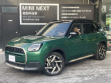 MINIカントリーマンD ブリティッシュレーシンググリーン/ブラックルーフが登場!!大容量のラゲッジルームを兼ね備えた、SUVモデル!MINIの歴史的な色と内装のブラウンシートでオシャレさ溢れる一台です!
