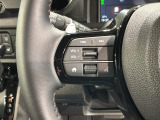 ステアリングにオーディオ操作スイッチが付いています。オーディオ画面に直接タッチしなくても操作が出来ますので、運転に集中できます。