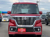 凛としたフェイスが魅力のフロントデザイン!白い光・ハイレスポンス、低燃費の【LEDヘッドランプ】!