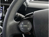 運転中、オーディオの操作をしてて、ハッとしたことはありませんか?ステアリングスイッチは、運転中でもハンドルでオーディオの操作が可能です。
