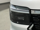 LEDヘッドライトは、点灯の瞬間から最大光量を発揮し、突然暗くなるトンネルなどでの安定感を高めます。