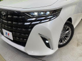 【シーケンシャルターンランプ付きLEDヘッドライト】人気の『流れるウィンカー』付きのLEDヘッドライトを装備♪高級感はもちろん、点灯時は存在感たっぷりで他車からも認識されやすく安心です。