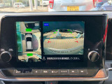 ◆アラウンドビューモニター◆4つのカメラで真上からクルマを見たようにモニターで確認ができる日産自慢の装備です!周囲の安全確認、障害物も目視で確認できるので駐車のしやすさだけでなく事故防止になります!