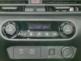 快適オートエアコン付♪設定温度をキープし車内を快適な温度に保ちます♪