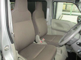 足元ゆったりで運転が楽しくなります。