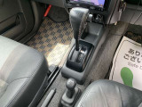 ★中古車なので、傷や凹みは多少はございます。小さな傷から大きな傷までさまざまです。大きな傷凹みは鈑金塗装修理後にお渡しを致しております。自社鈑金工場完備ですので、スピーディーな対応が可能です!