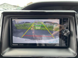 【バックカメラ】駐車時に後方がリアルタイム映像で確認できます。大型商業施設や立体駐車場での駐車時や、夜間のバック時に大活躍!運転スキルに関わらず、今や必須となった装備のひとつです!