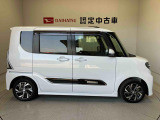 車両右側面からの写真になります。車をご覧になりたい時はお気軽に最寄りの店舗へご相談下さい。