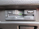 ETCももちろん搭載。いちいち料金所で停車する必要なんて当然ないです。スムーズにストレスなくドライブをお楽しみください。(※支払総額にセットアップ費用は含まれておりません。)