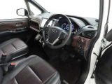 シンプルで使いやすいデザインの運転席です。